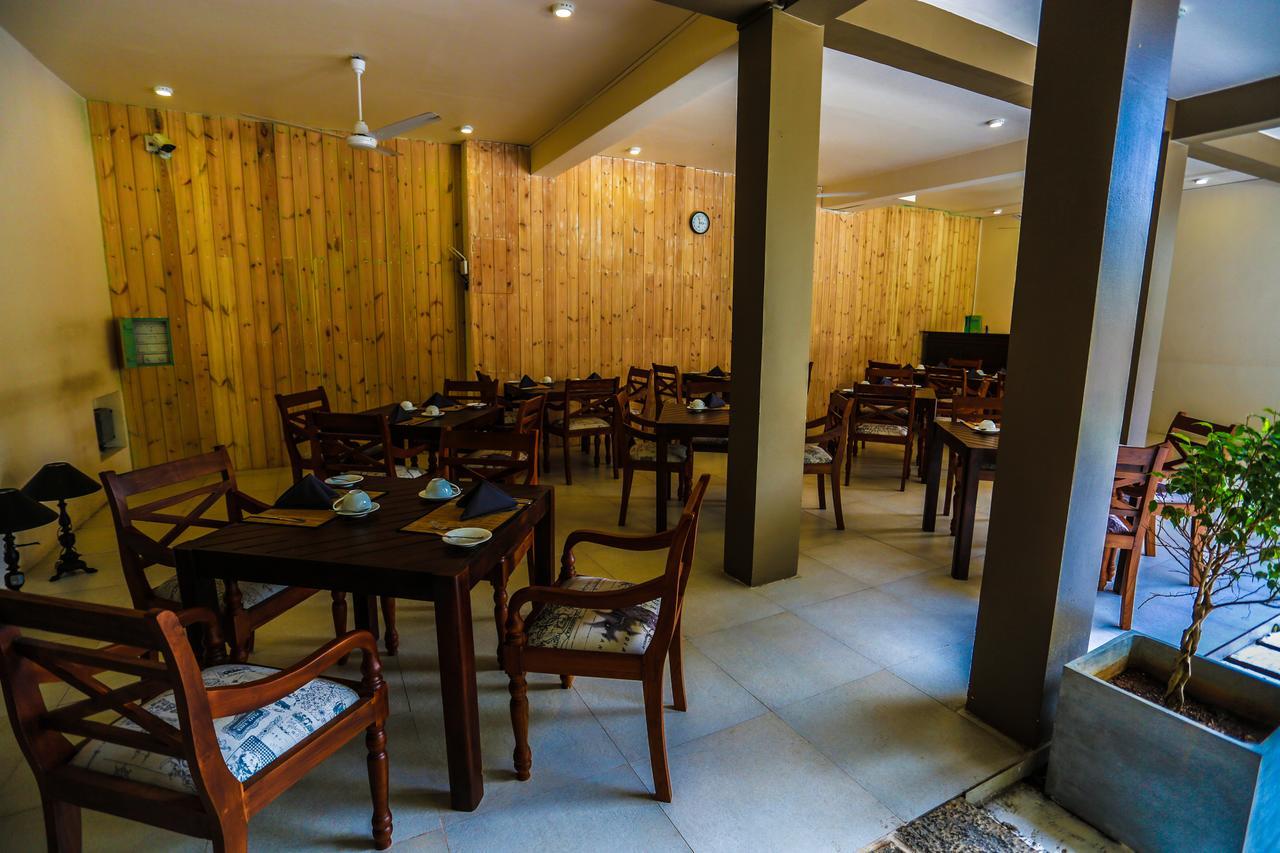 Hotel Waves By Tranquil Negombo Exterior foto