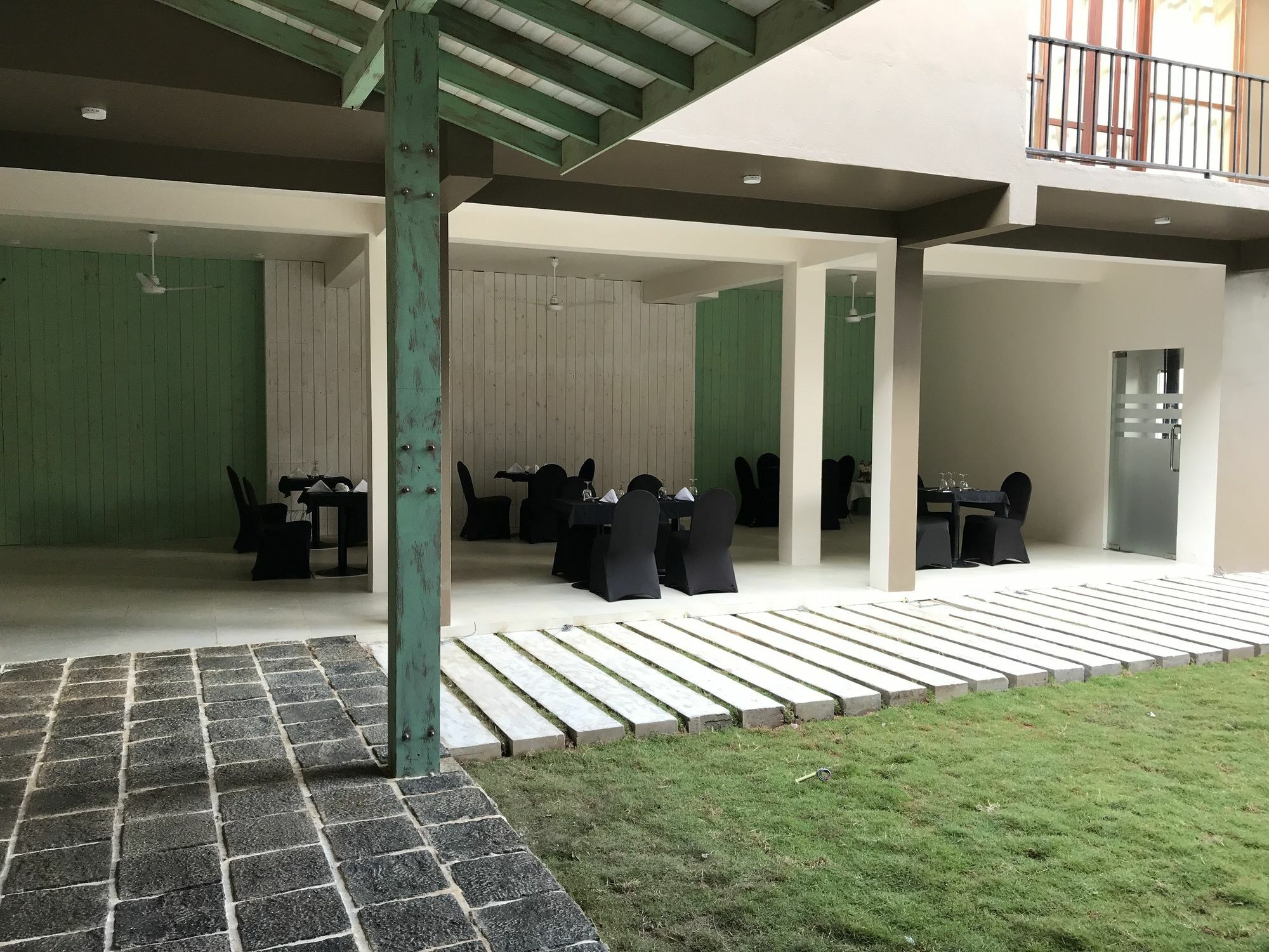 Hotel Waves By Tranquil Negombo Exterior foto